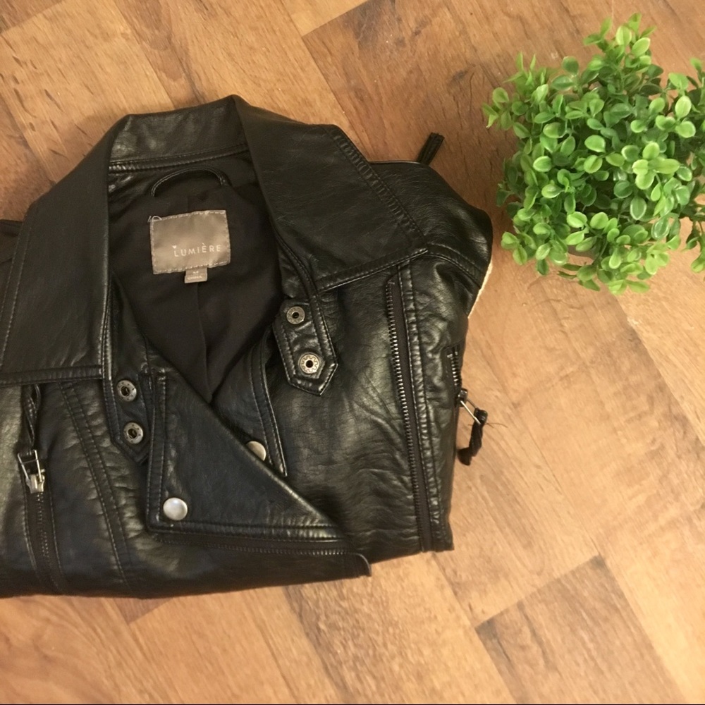 Faux leather and knit sleeve jacket - Picture 6 of 6